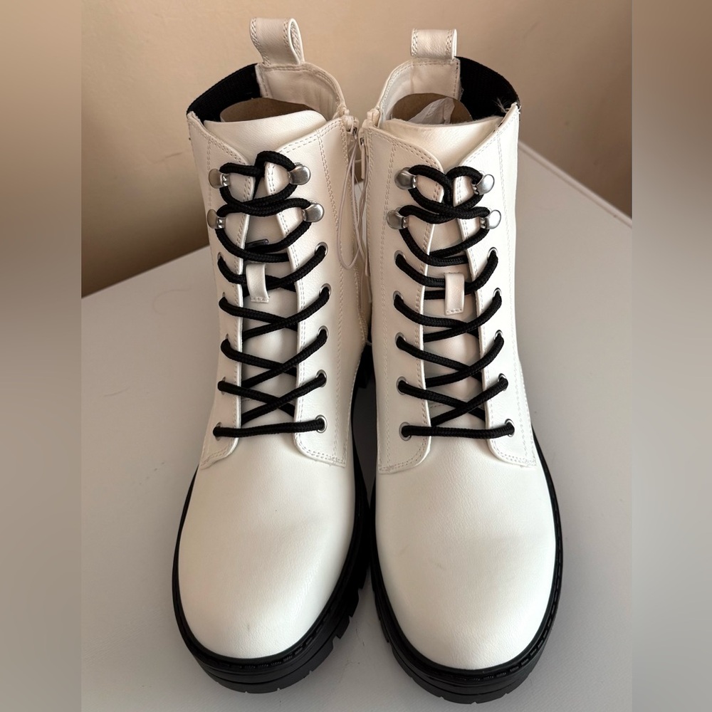 SUGAR & JADE WOMEN'S SIZE WHITE LACE UP ZIP COMBAT BOOTS NEW
